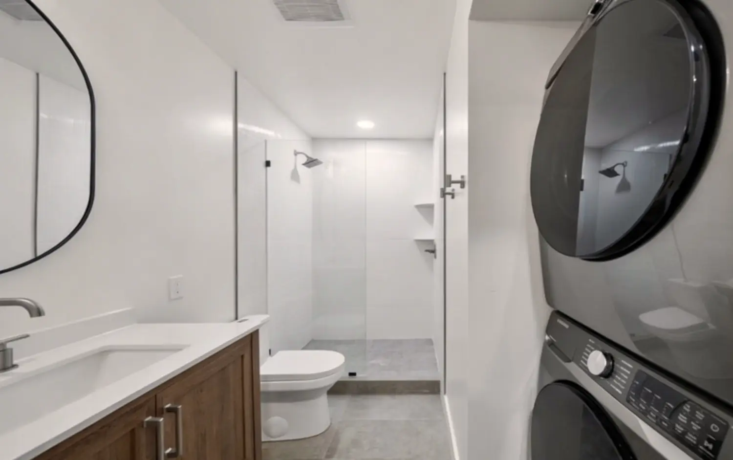 Allied Gardens ADU — bathroom with in-unit laundry