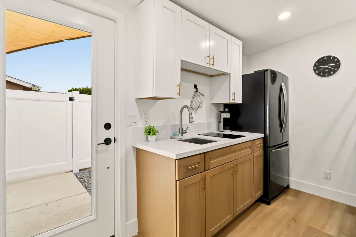 Bay Ho garage conversion — kitchenette